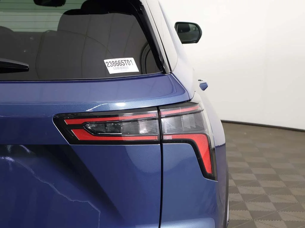 Used 2025 Lakeshore Blue Chevrolet LT image 17