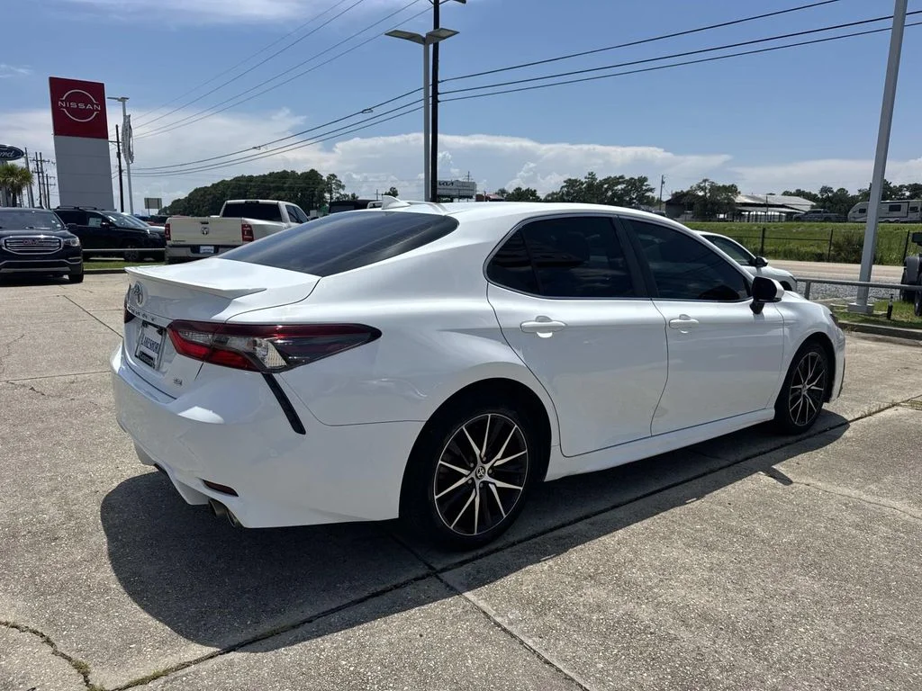 Used 2022 White Toyota SE image 7