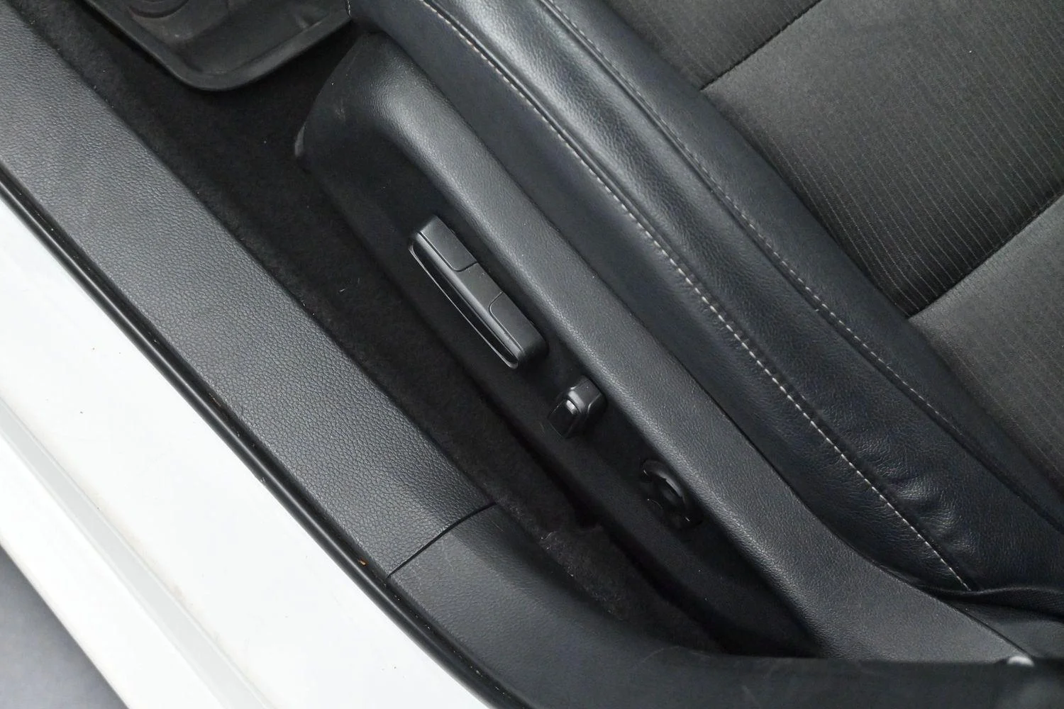 Used 2018 Platinum White Pearl Honda Sport image 13
