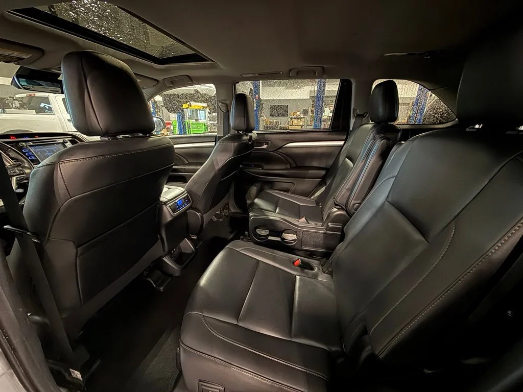 Used 2019 Silver Toyota XLE image 20