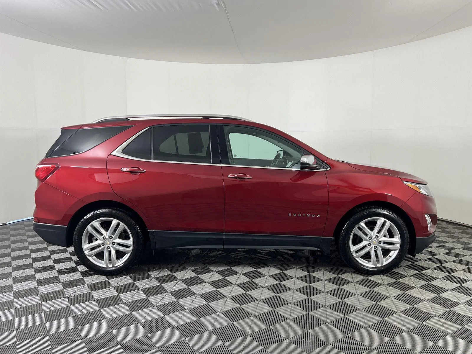 Used 2018 CAJUN RED TINTCOAT Chevrolet Premier image 25