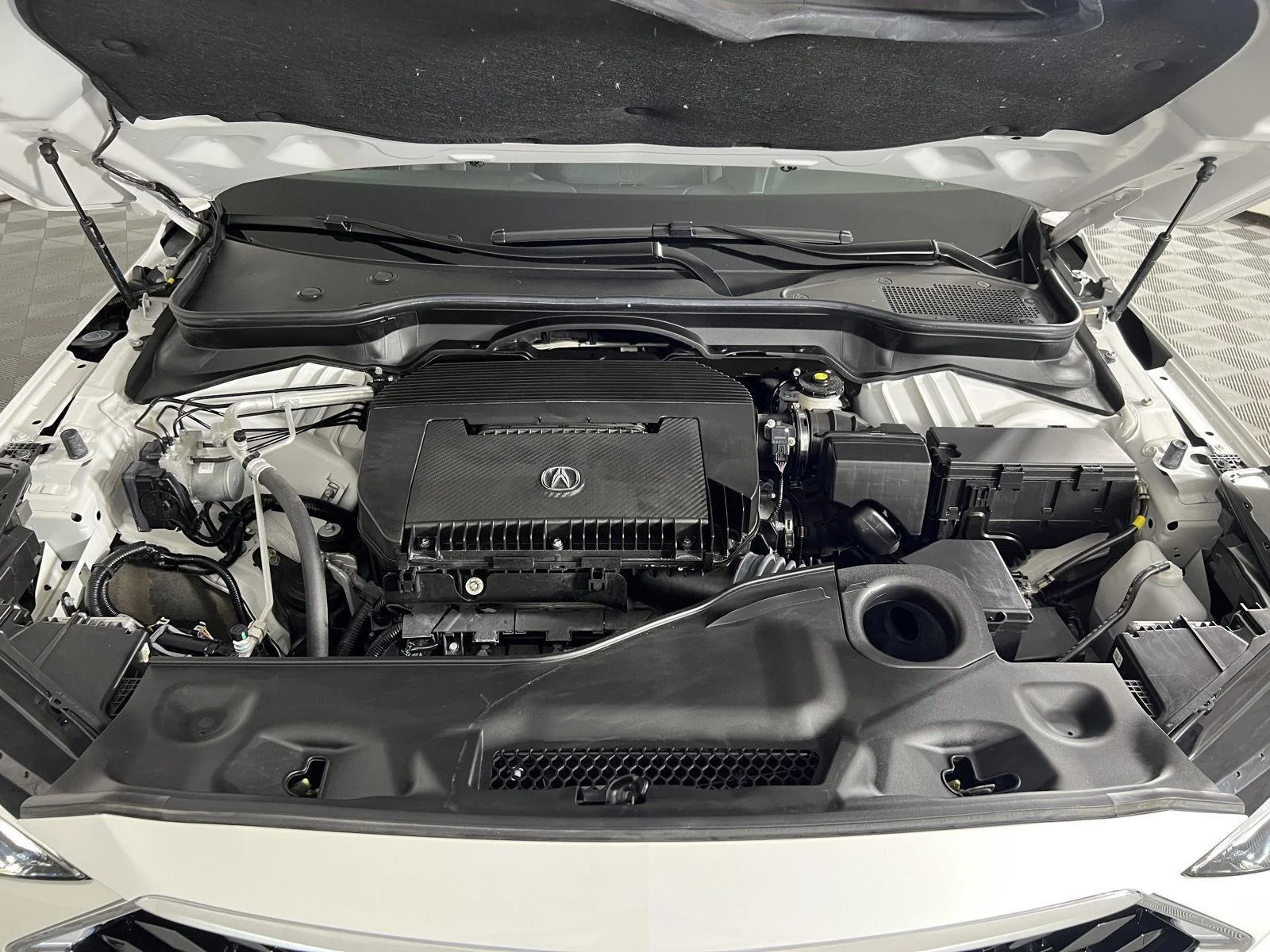 Used 2024 Platinum White Pearl Acura  image 27