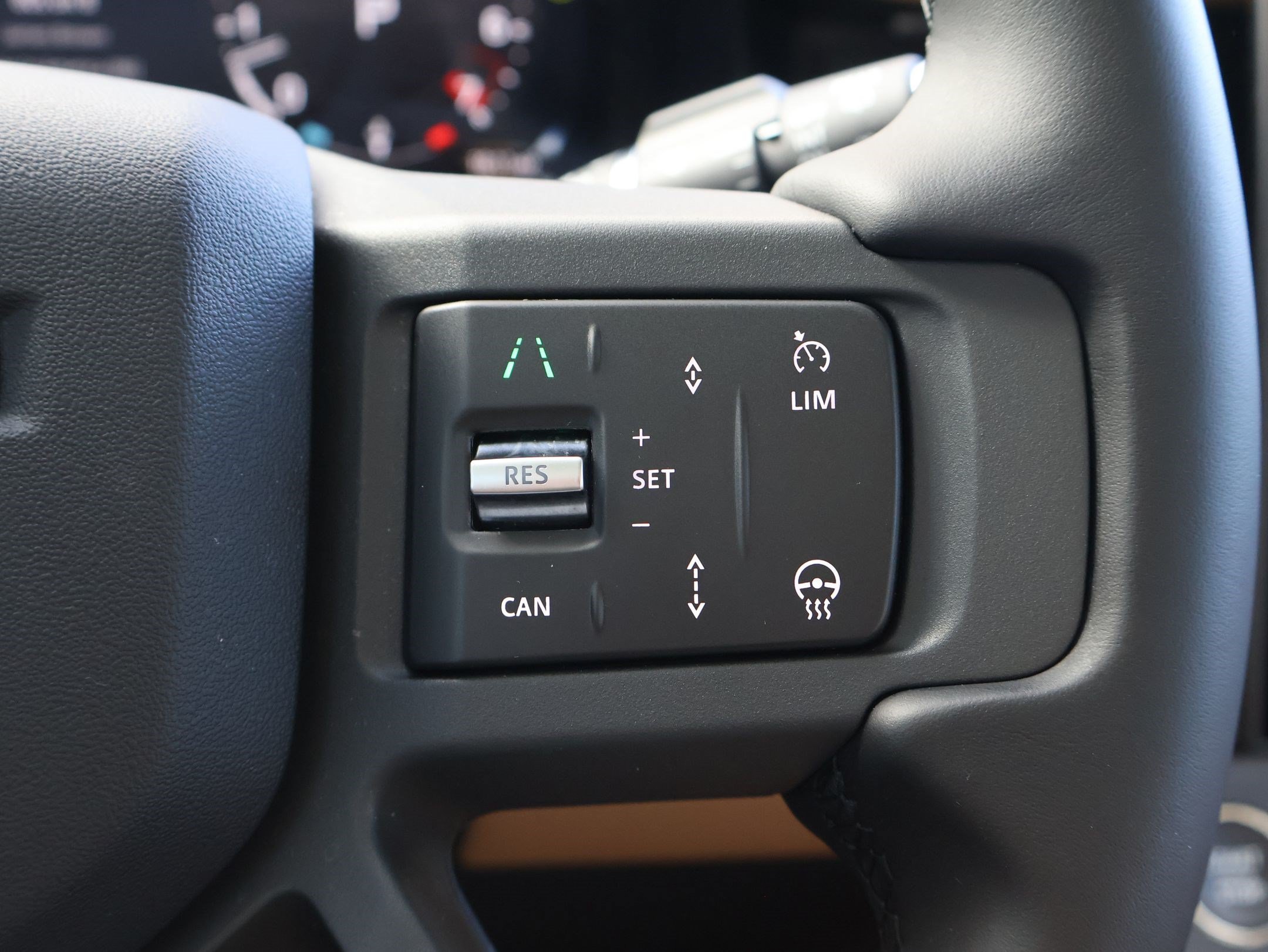 Used 2026 Fuji White Land Rover 110 P400 X-Dynamic SE image 18