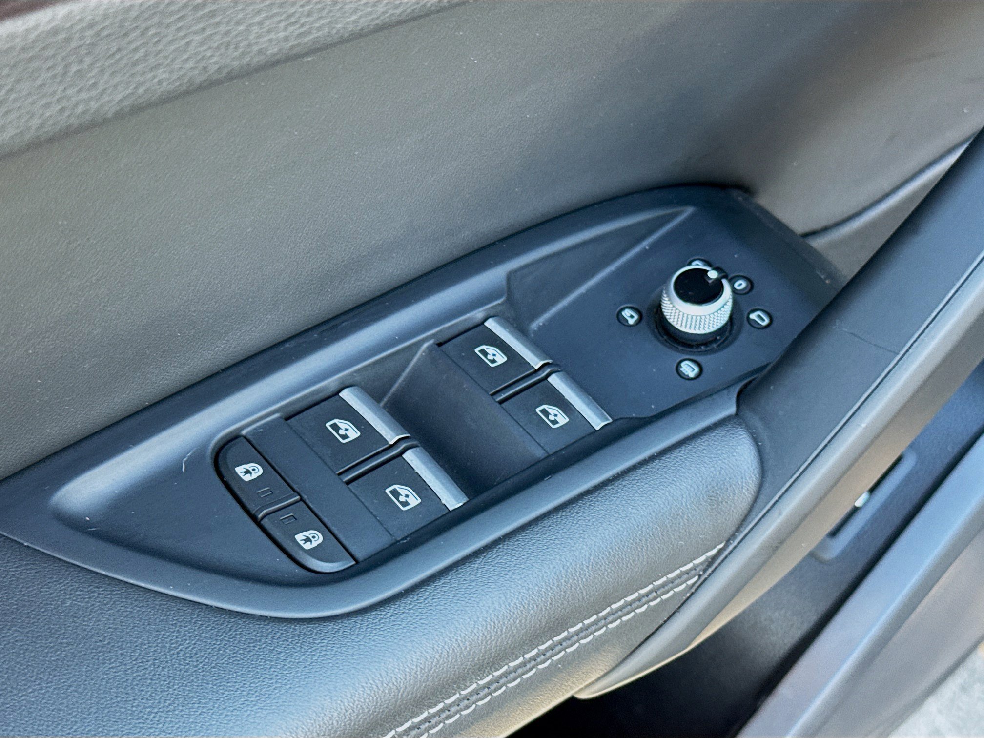 Used 2021 Navarra Blue Metallic Audi Premium Plus image 23