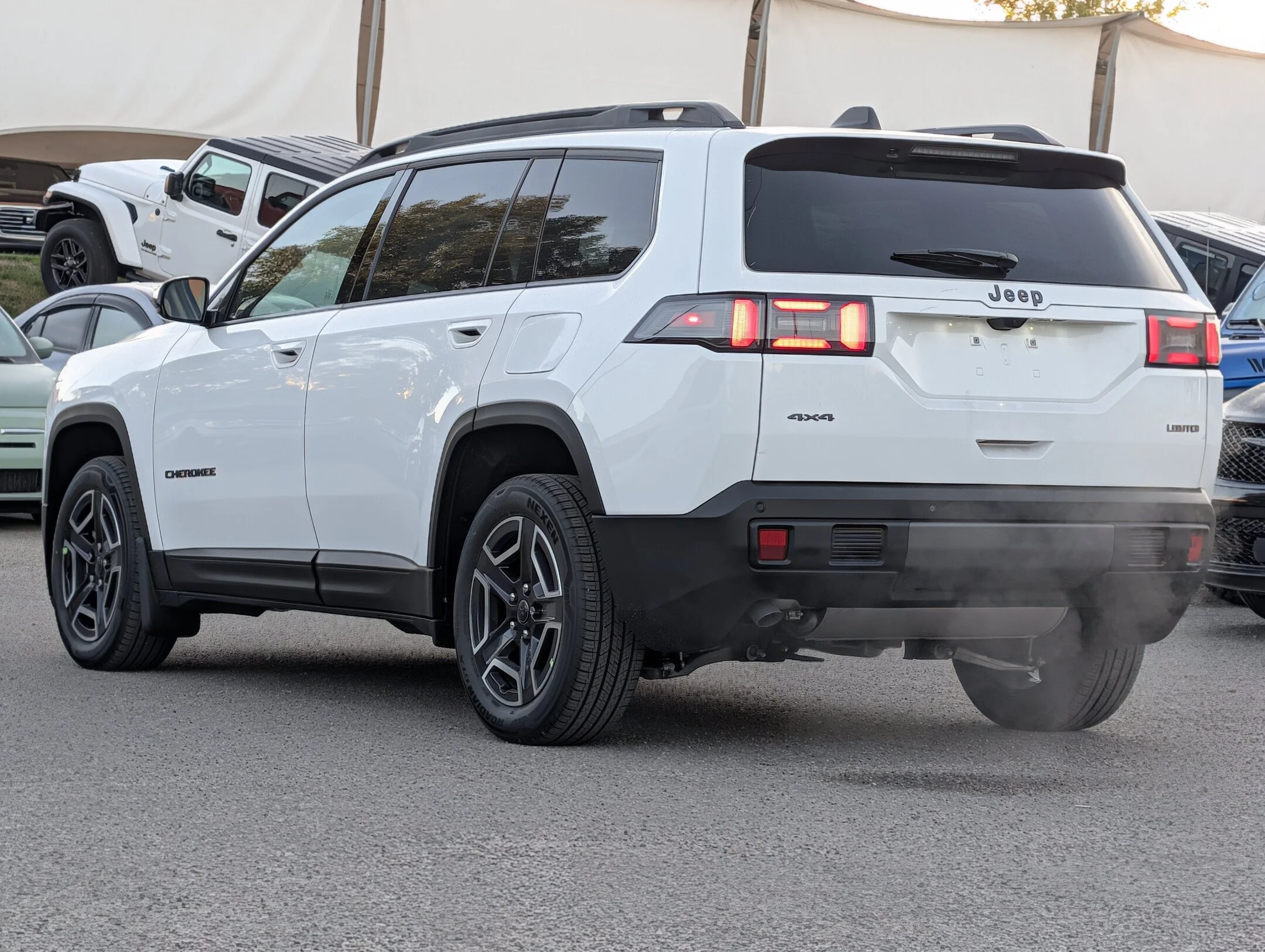 New 2026 White Jeep Limited - - Hybrid - Dual-Pane Pano Sunroof - Capri Leatherette - Power Liftgate & More! image 6