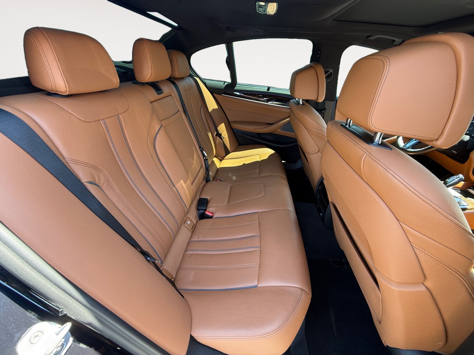 Used 2018 Carbon Black Metallic BMW M550i xDrive image 18