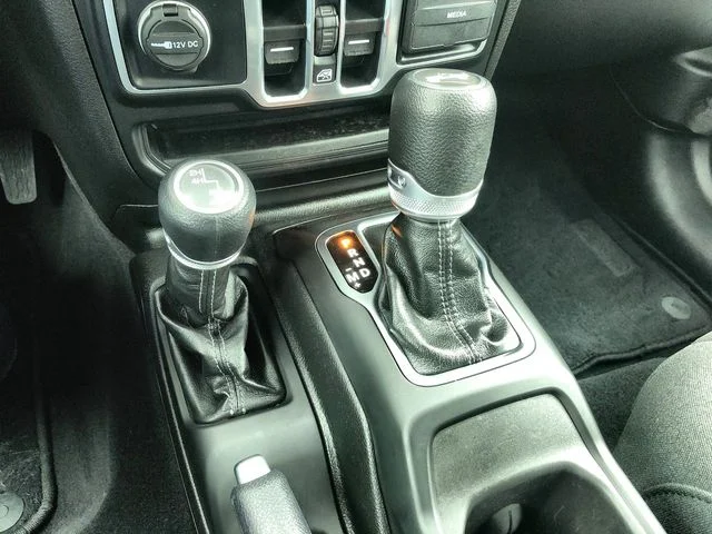 2025 Jeep Wrangler 4-Door Sport S - Photo 19