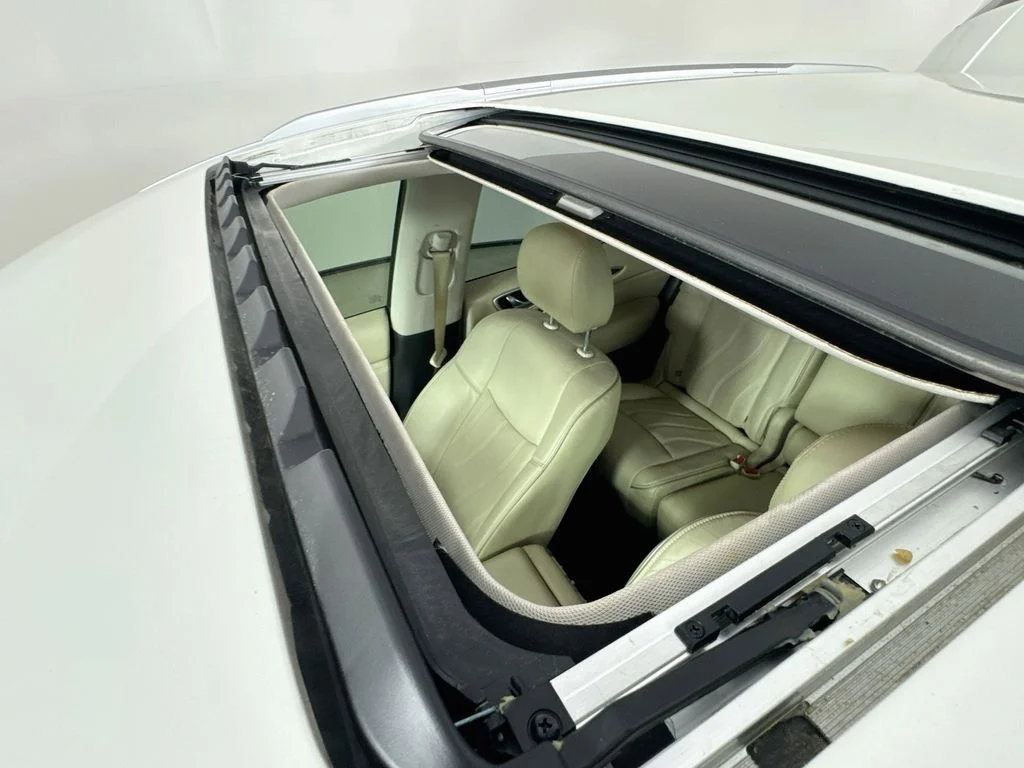 Used 2019 Majestic White INFINITI LUXE image 28