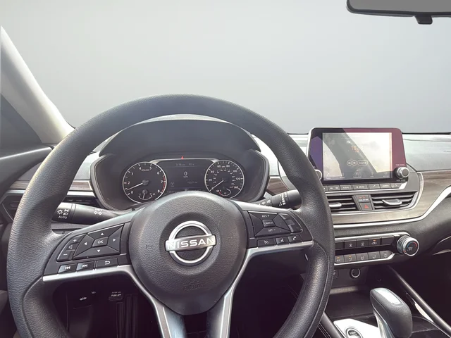 Used 2023 White Nissan 2.5 SV image 9