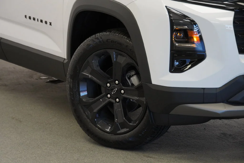 New 2027 Summit White Chevrolet LT image 8