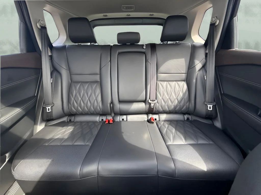 Used 2023 Black Nissan Platinum image 7