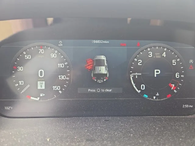 Used 2022 White Land Rover SE image 16