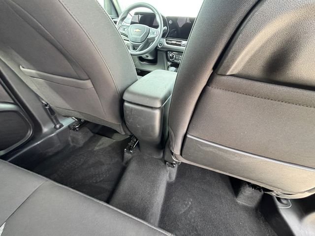 Used 2025 White Chevrolet LT image 17