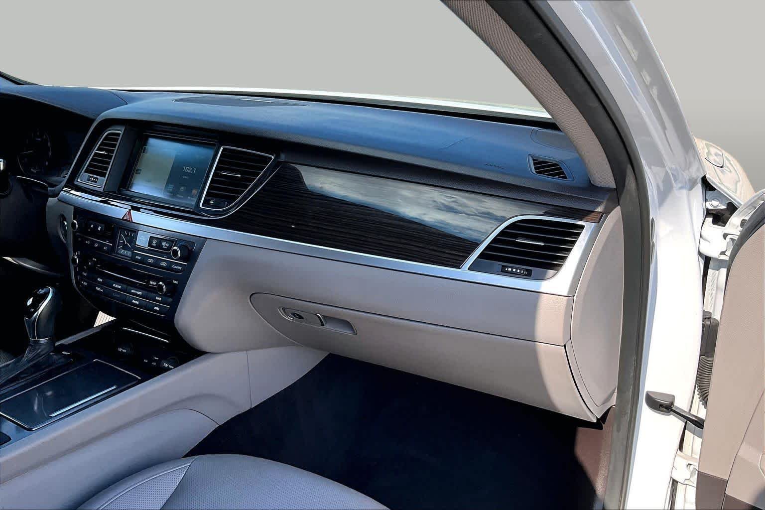 Used 2017 Casablanca White Genesis 3.8L image 19