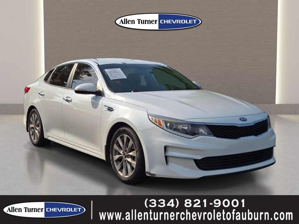 Used 2018 White Kia LX image 1