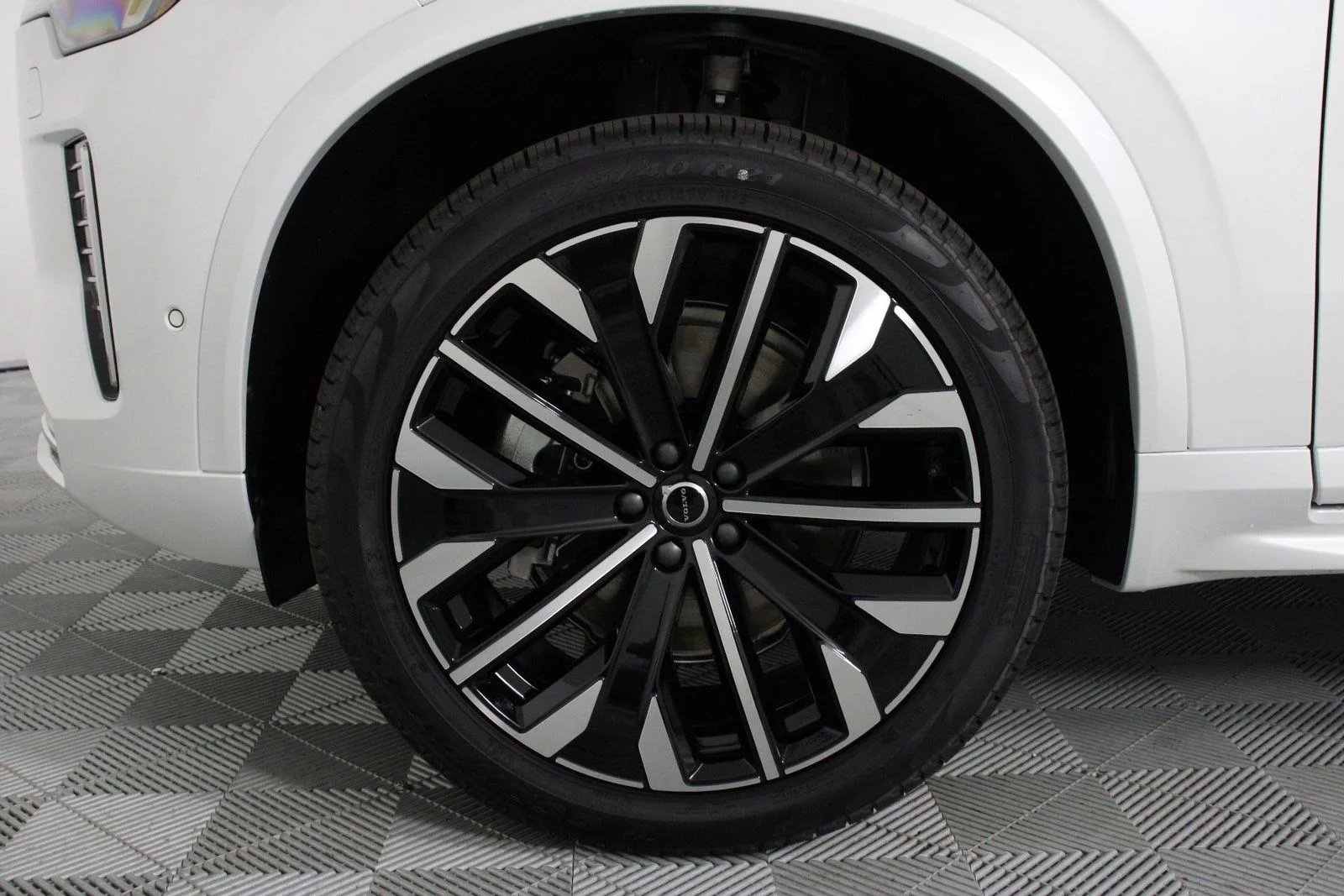 New 2025 White Volvo B6 Plus 7-Seater image 13