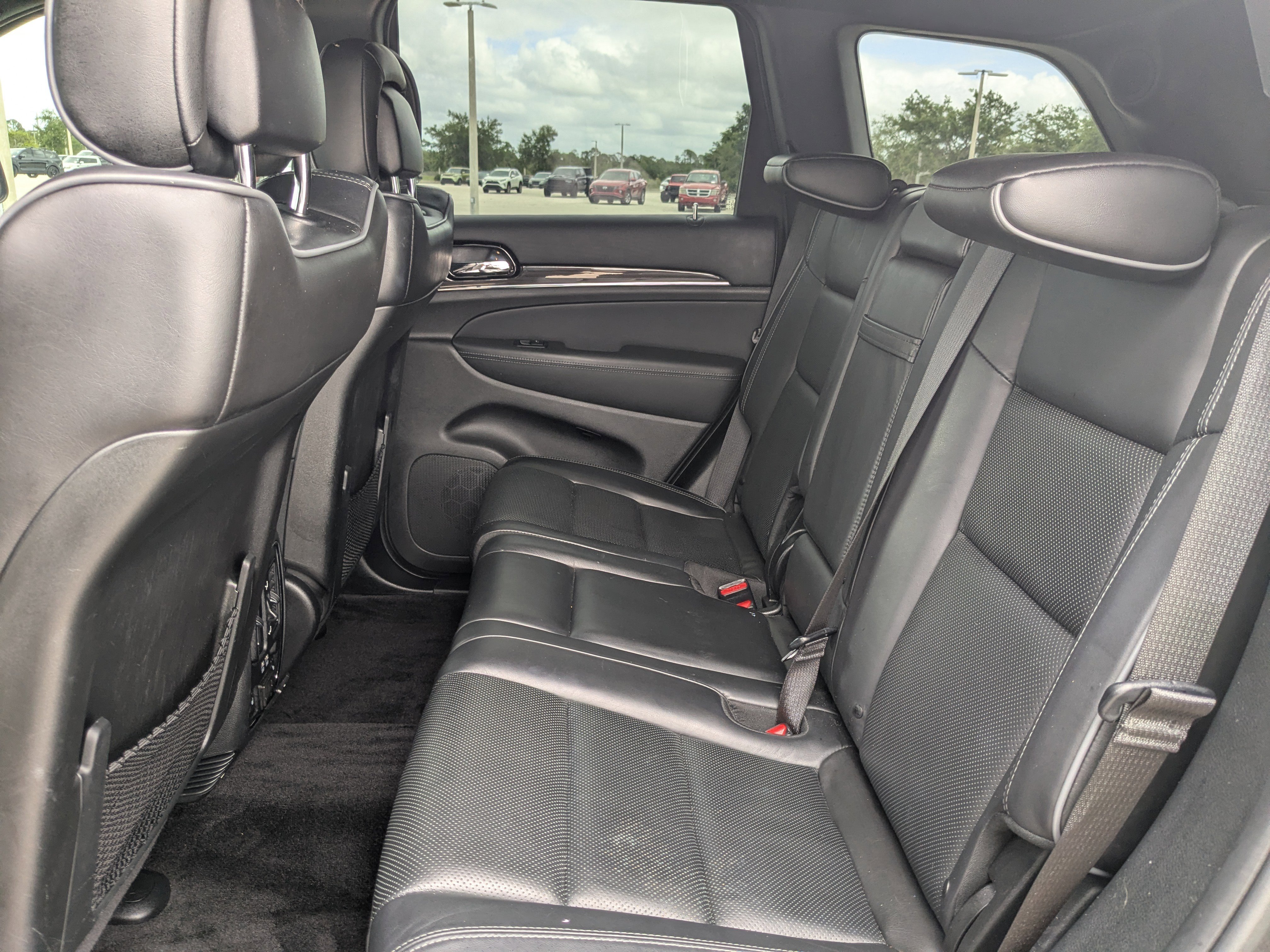 Used 2019 Granite Crystal Metallic Clearcoat Jeep Overland image 16