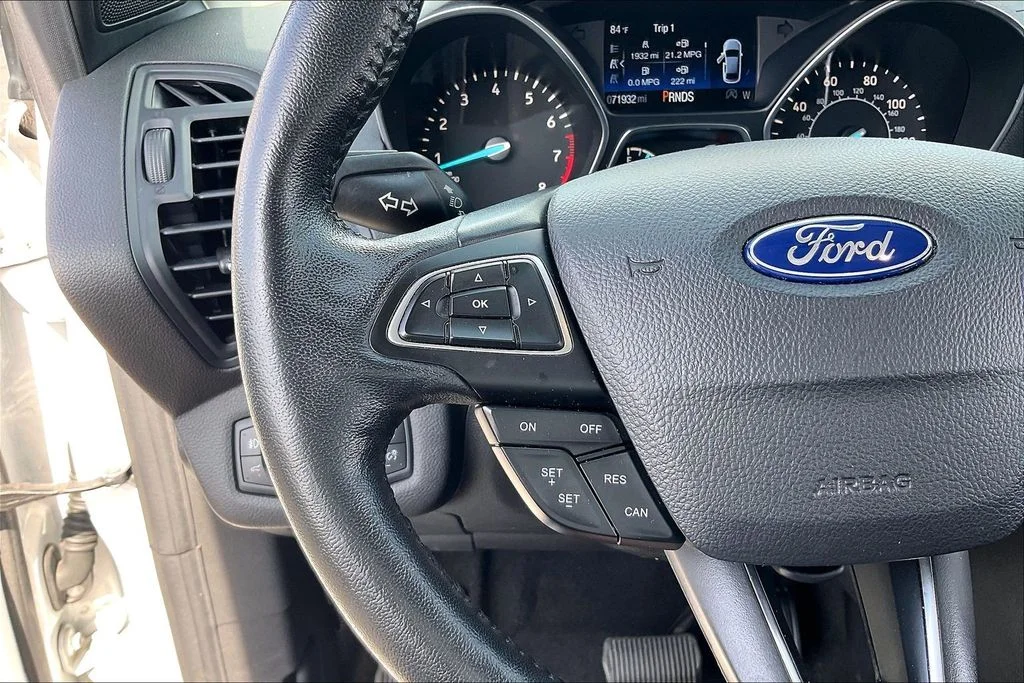 Certified Used 2019 White Platinum Clearcoat Metallic Ford SEL image 17