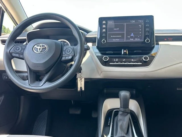 Used 2020 White Toyota LE image 35