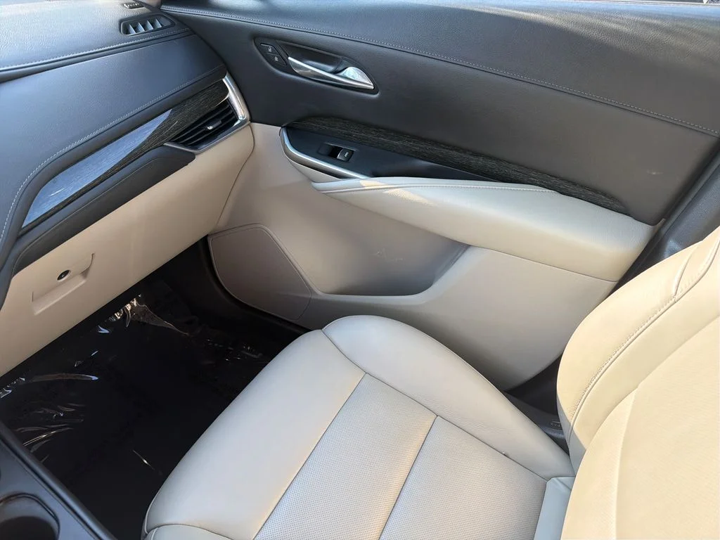 Used 2021  Cadillac Premium Luxury image 31