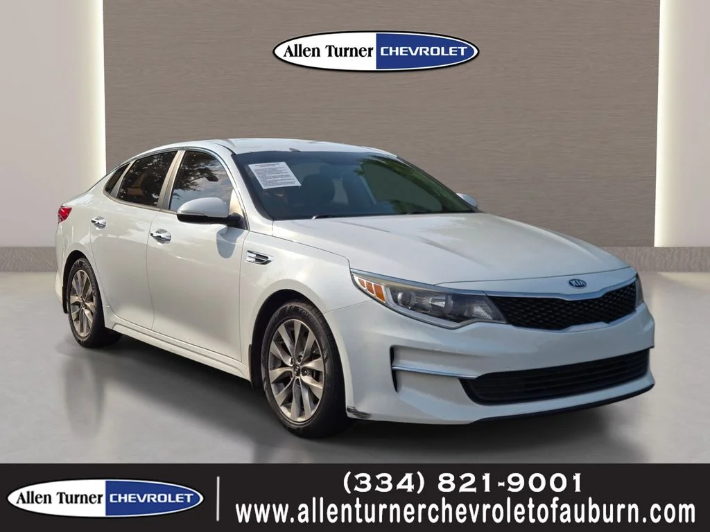 Used 2018 White Kia LX image 1