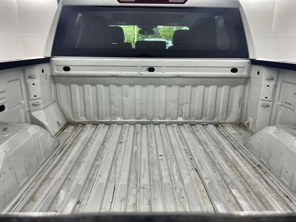 Used 2024 White GMC SLT image 20