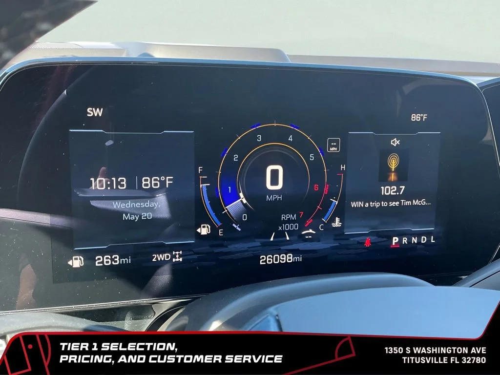 Used 2025 Summit White Chevrolet LT image 35