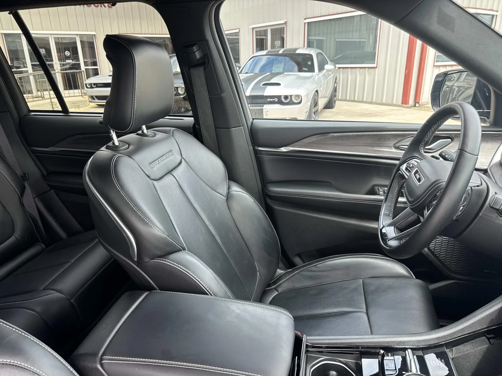 Used 2022 Silver Zynith Jeep Overland image 11