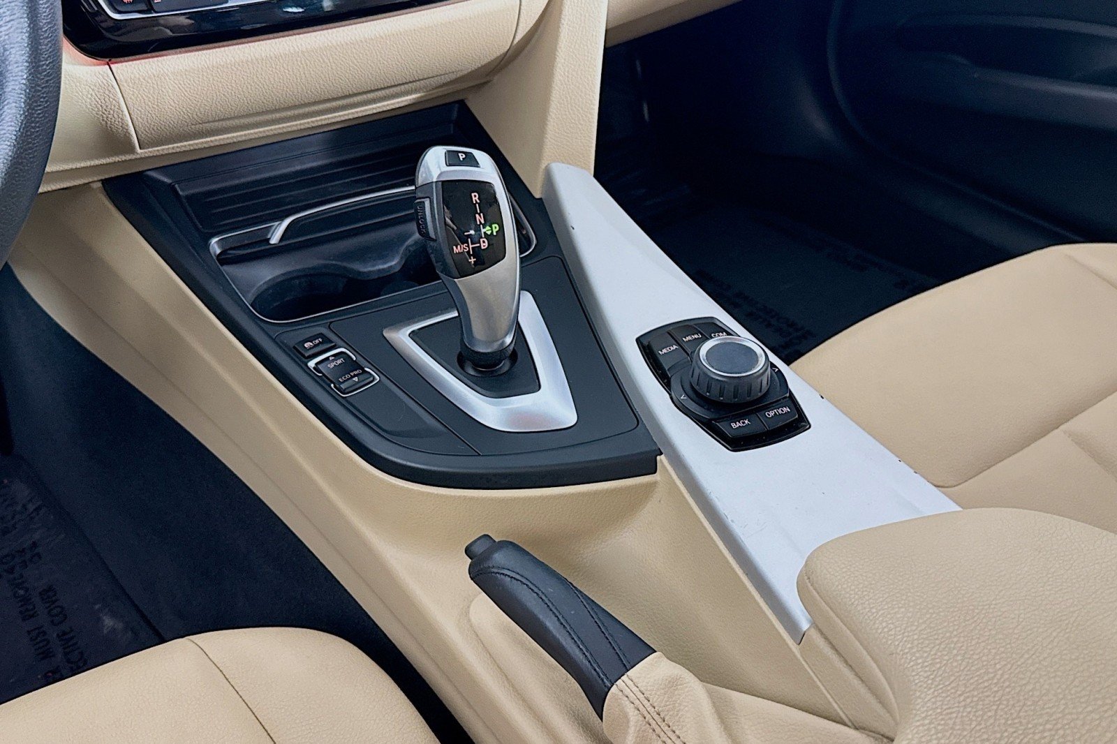 Used 2018 Alpine White BMW 320i image 5