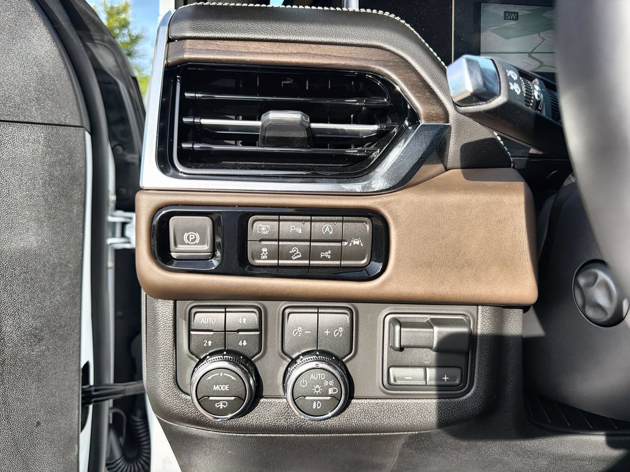 2026 GMC Yukon Denali Ultimate - Photo 15