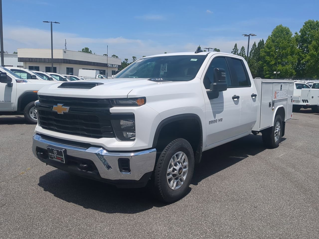 New 2026 Summit White Chevrolet WT image 4