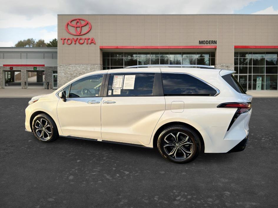 Used 2026 Wind Chill Pearl Toyota Platinum image 6