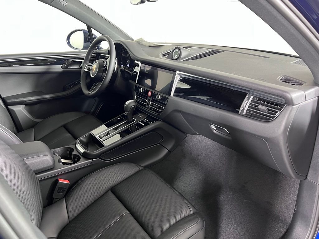 New 2026 Gentian Blue Metallic Porsche  image 15