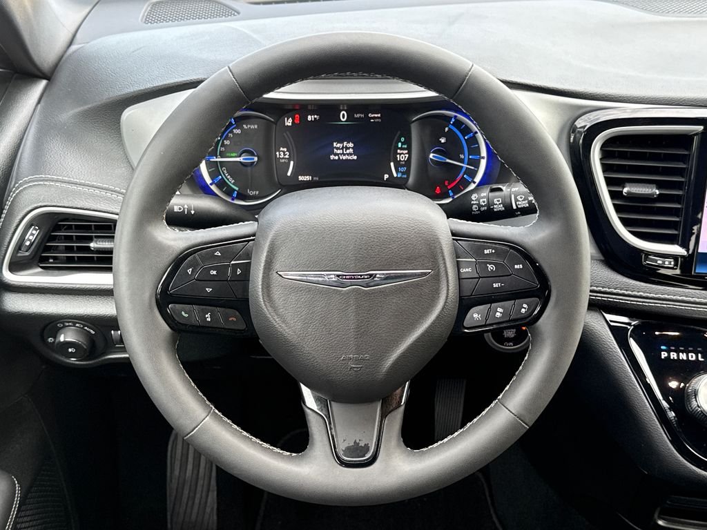 Used 2024 White Chrysler Select image 16