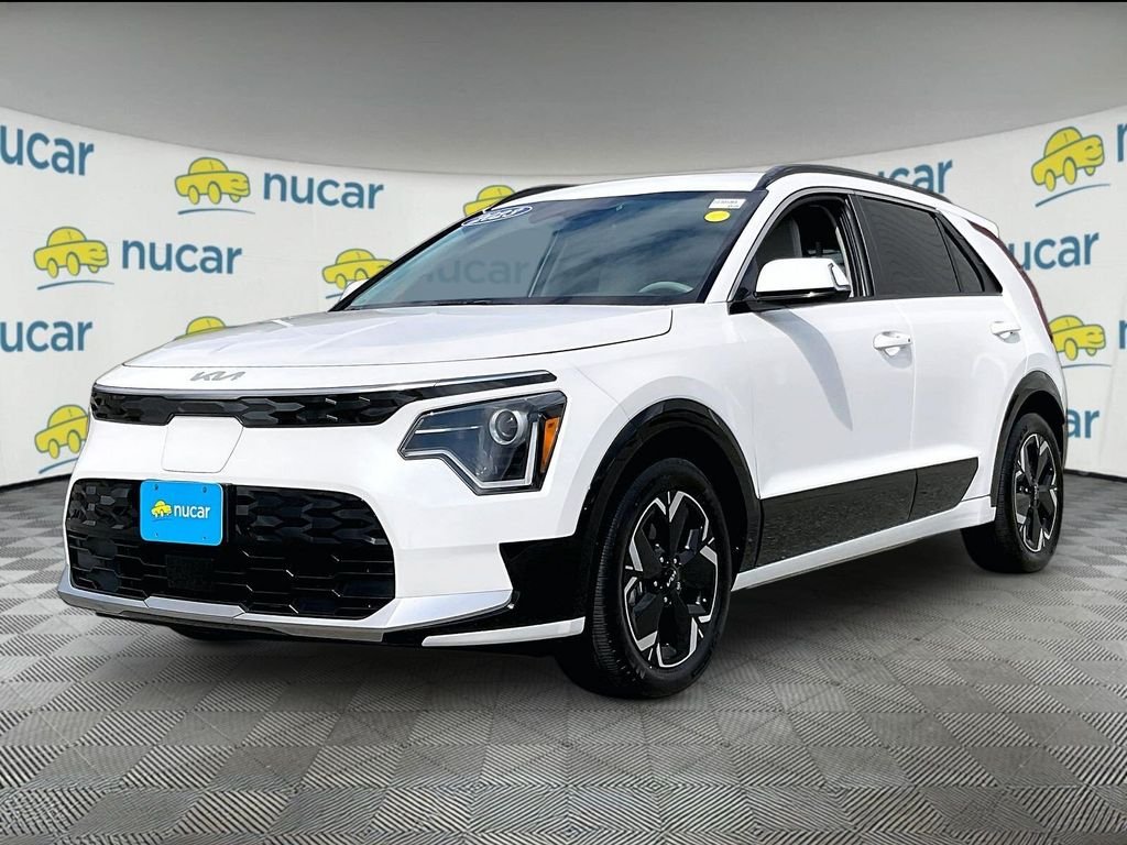 Used 2023 White Kia Wind image 3