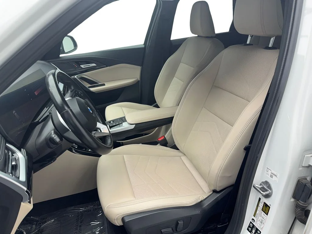 Used 2024 White BMW xDrive28i image 18