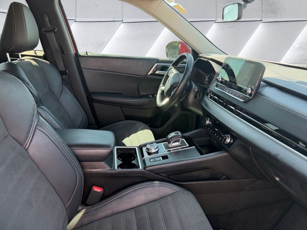 Used 2023  Mitsubishi SE image 22