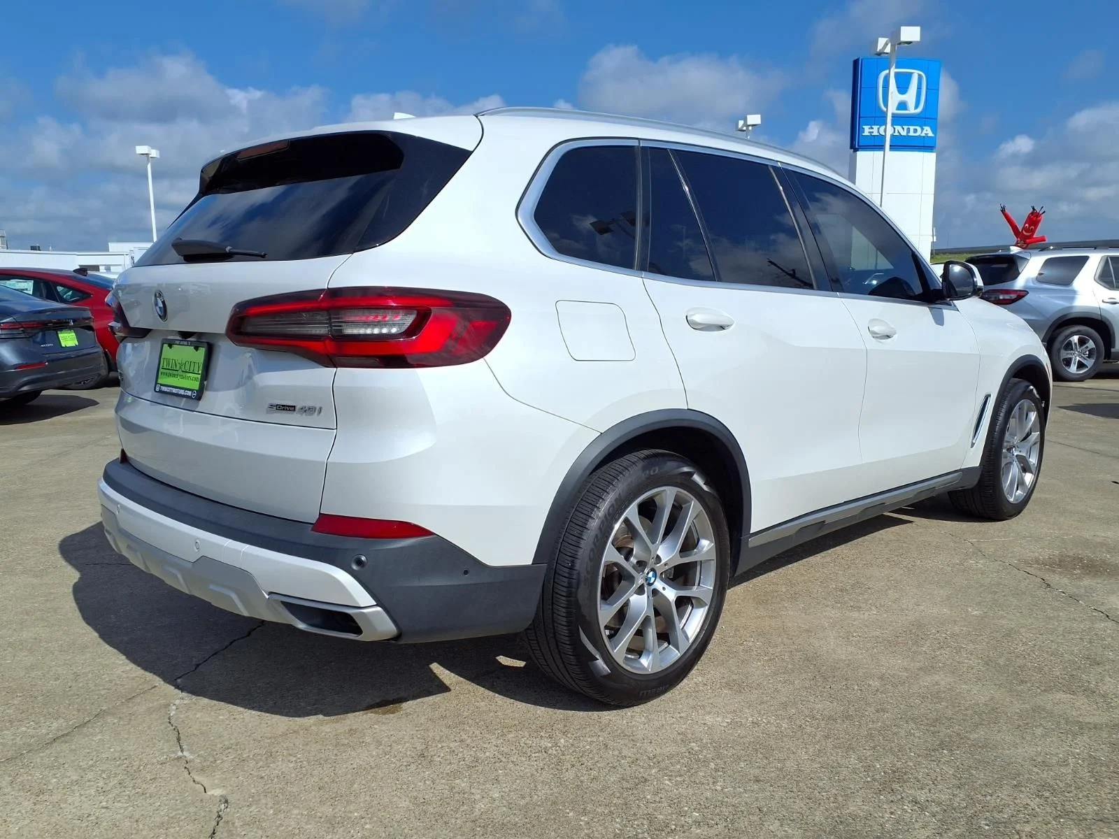 Used 2021 White BMW sDrive40i image 2