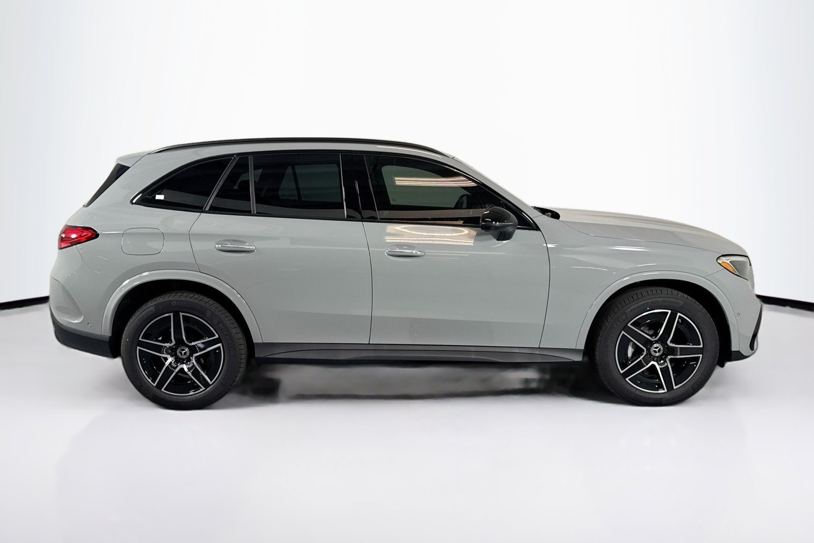 New 2026 MANUFAKTUR Alpine Grey Mercedes-Benz GLC 300 image 4