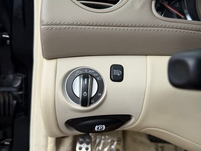 Used 2012  Mercedes-Benz SL 550 image 16
