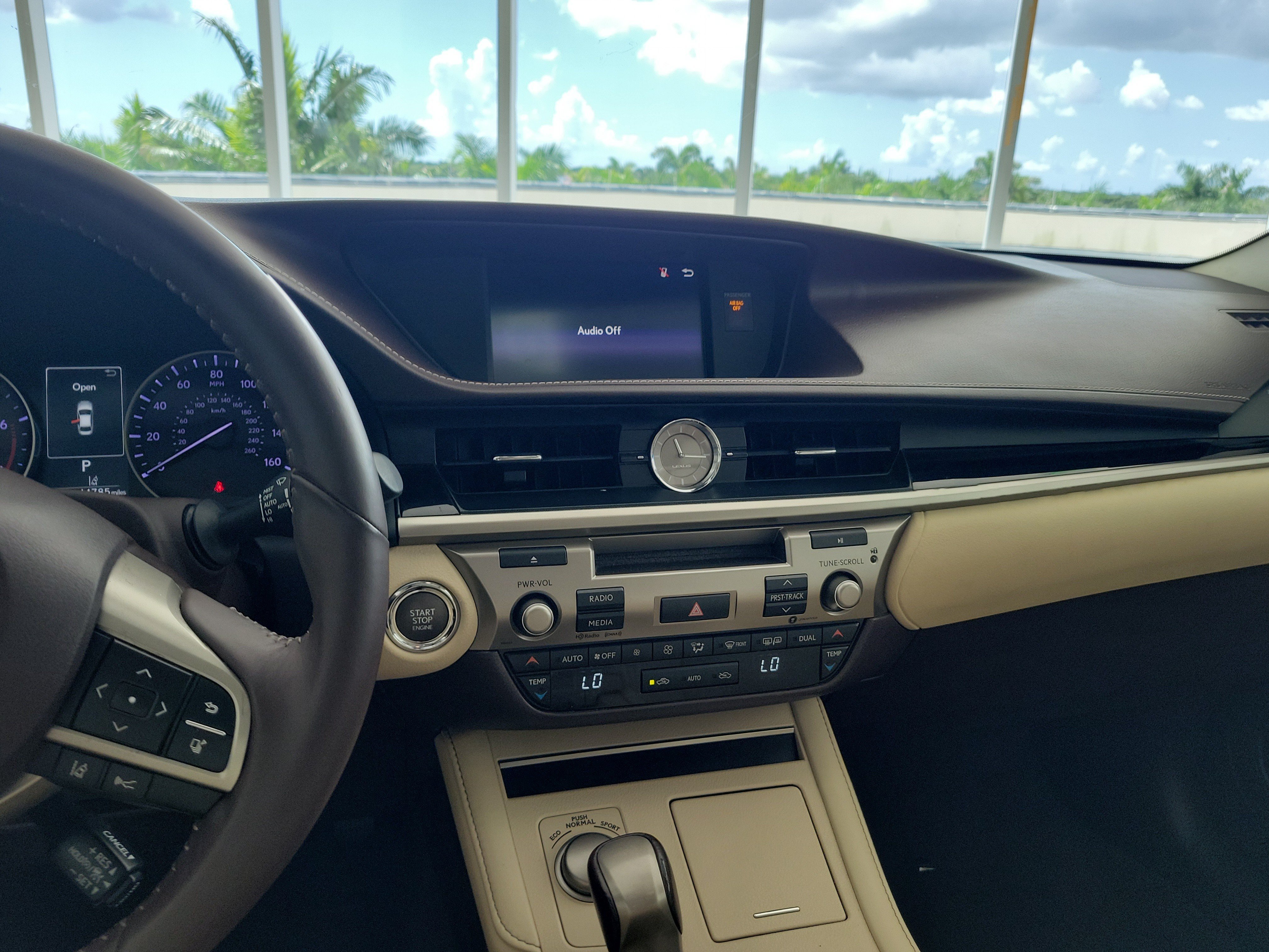 Used 2018 Silver Lexus ES 350 image 17