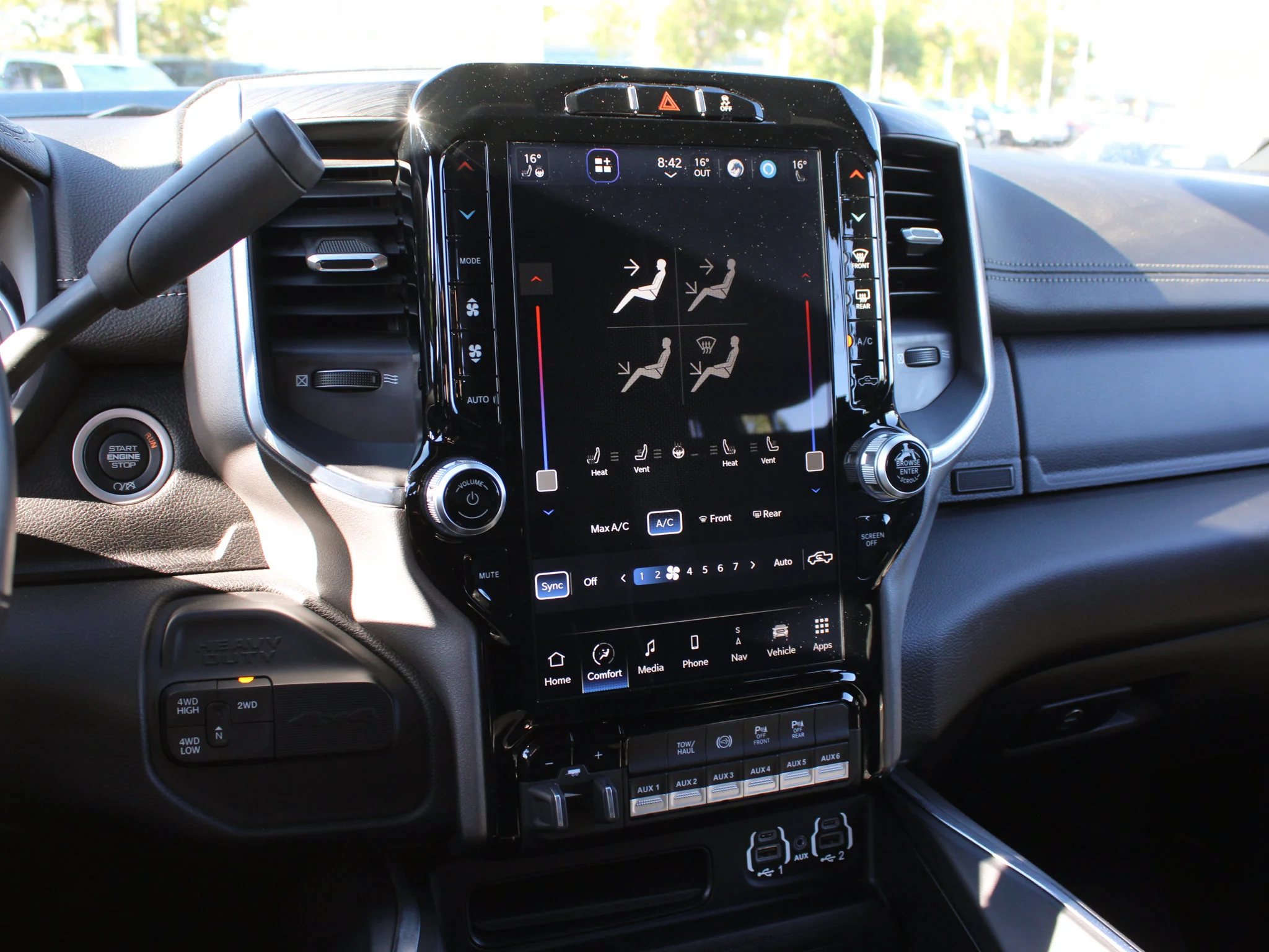 Certified Used 2024 Blue RAM Laramie* | Diesel | 5th Wheel & Gooseneck | Apple CarPlay | 3M PPF | Night Edition image 28
