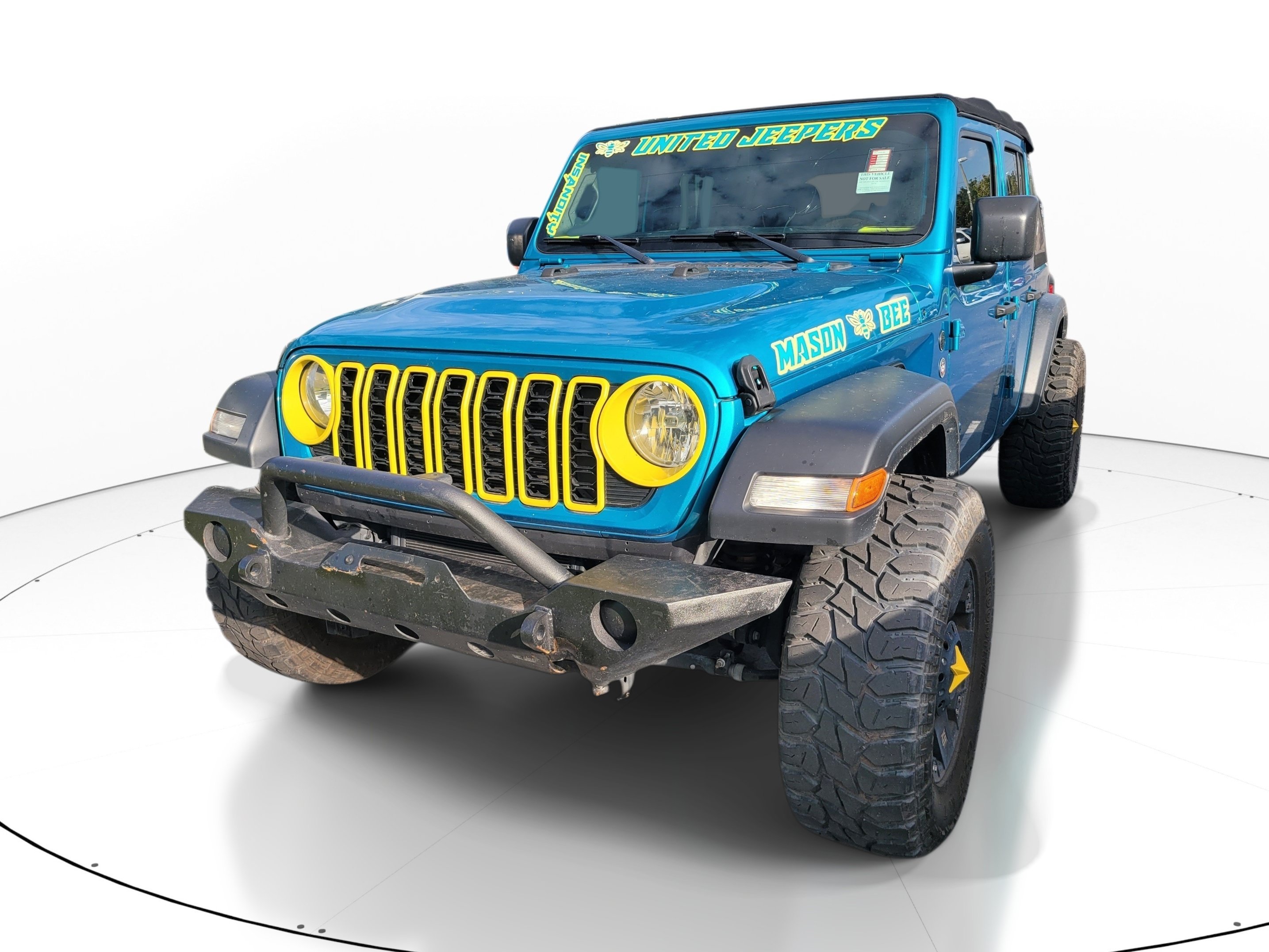 Used 2024 Bikini Pearl Coat Jeep Sport image 3