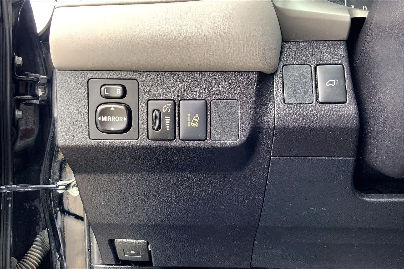 Used 2017 Black Toyota XLE image 33
