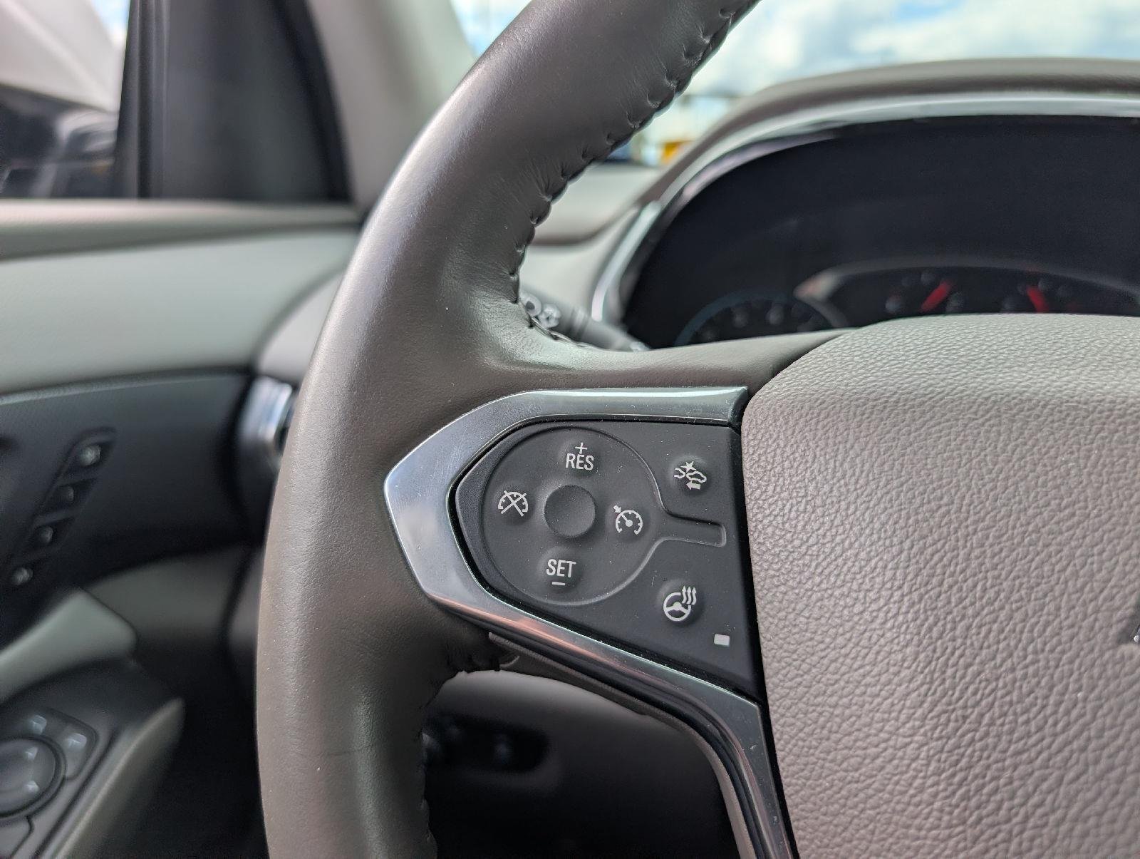 Used 2020 Iridescent Pearl Tricoat Chevrolet Premier image 13