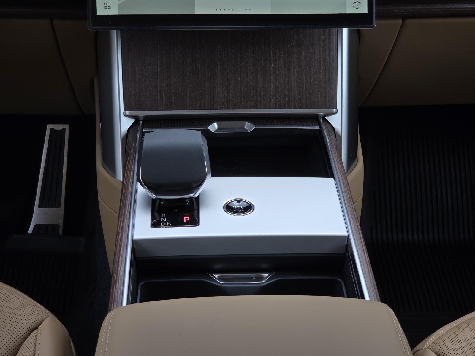 New 2026 Fuji White Land Rover SE image 18