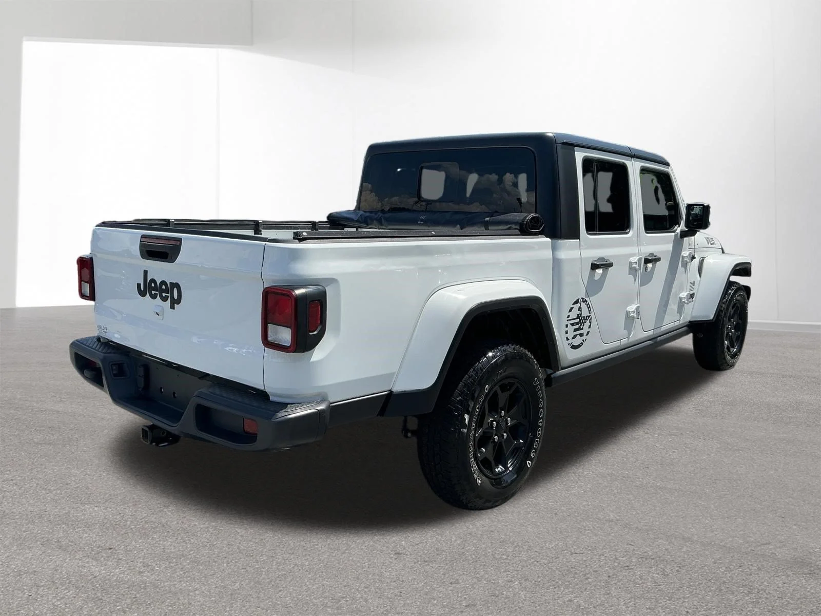 Used 2022 White Jeep Willys image 3