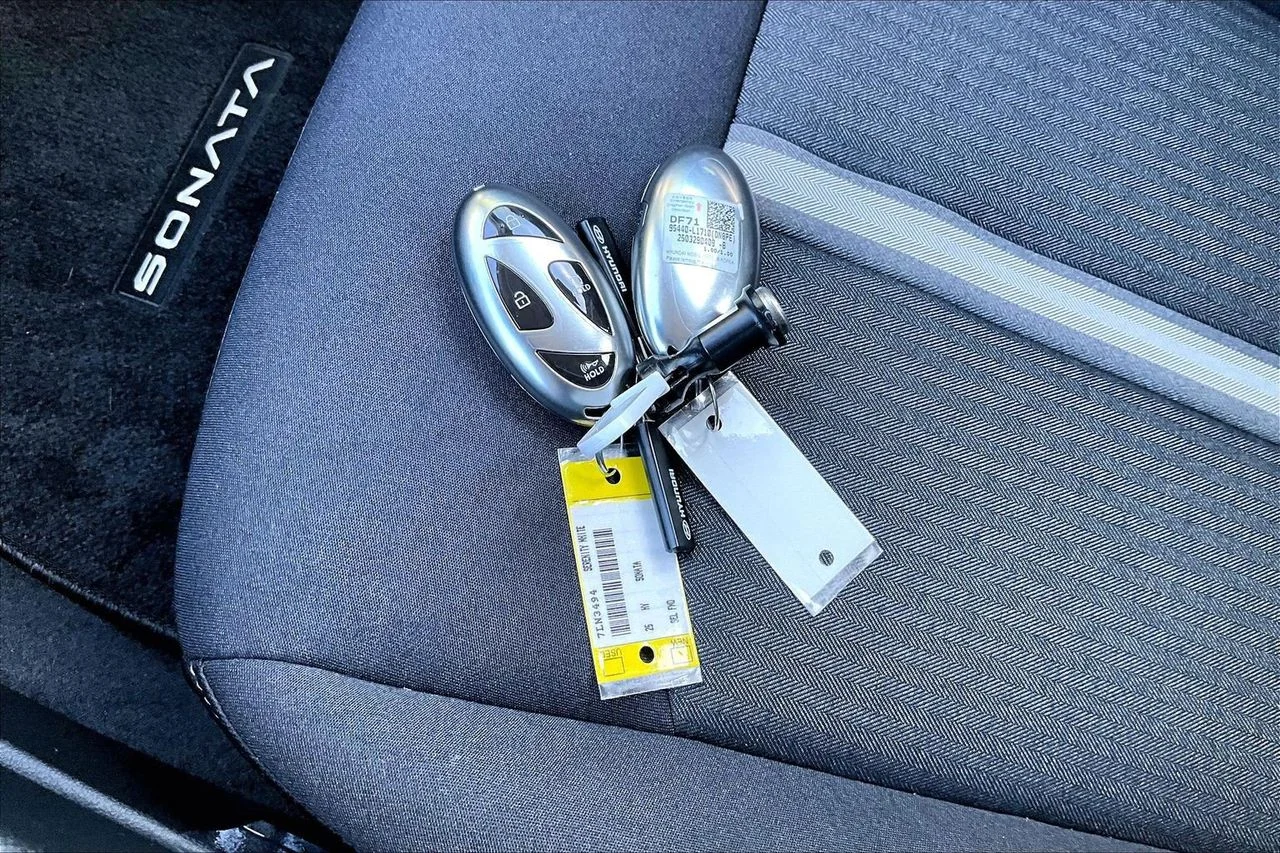 Certified Used 2025 White Hyundai SEL image 30