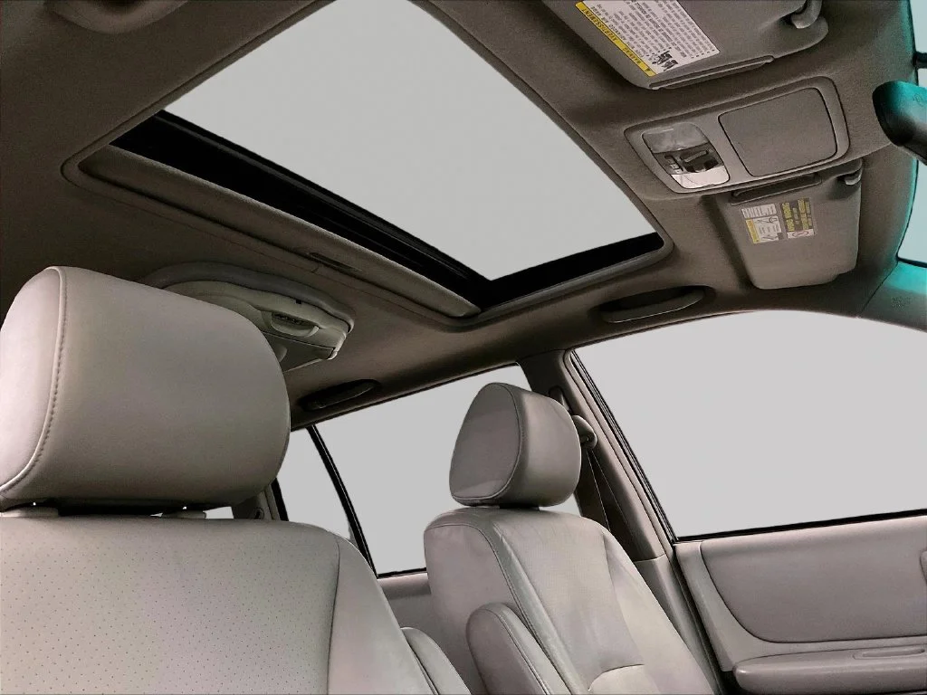 Used 2006 Silver Toyota Limited image 27