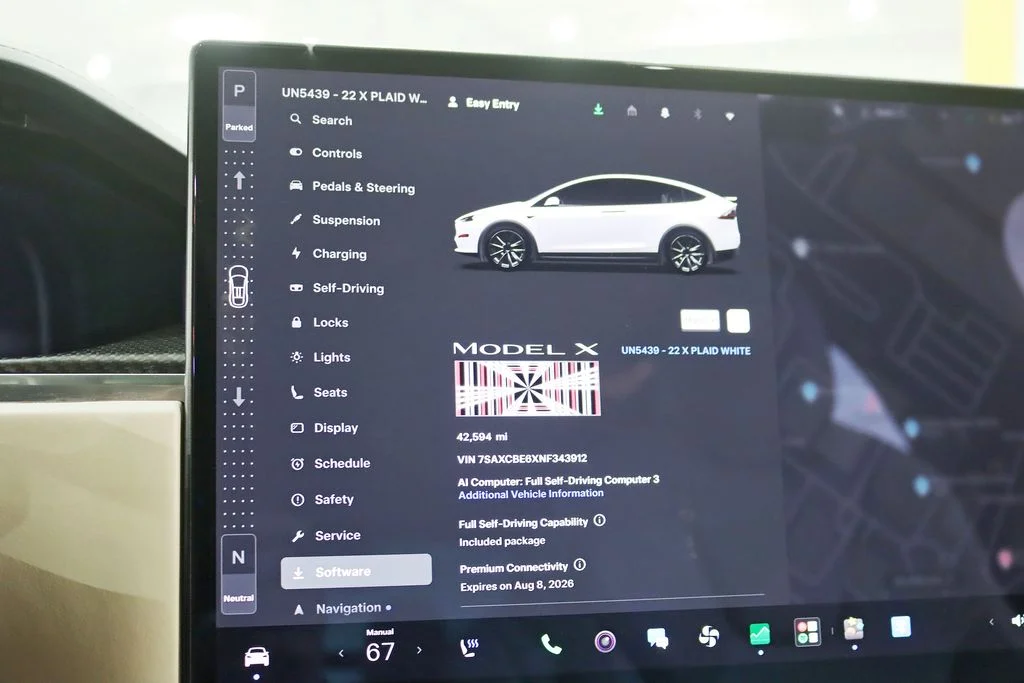 Used 2022  Tesla Plaid image 25